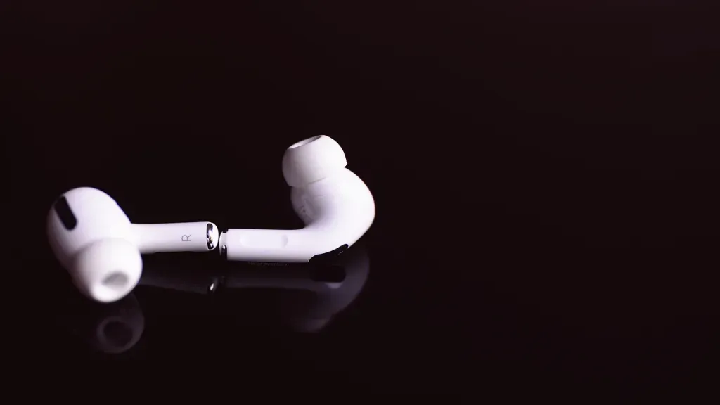 Must-have 2025: słuchawki z etui ładującym, ładowarka GaN i powerbank do wszystkiego