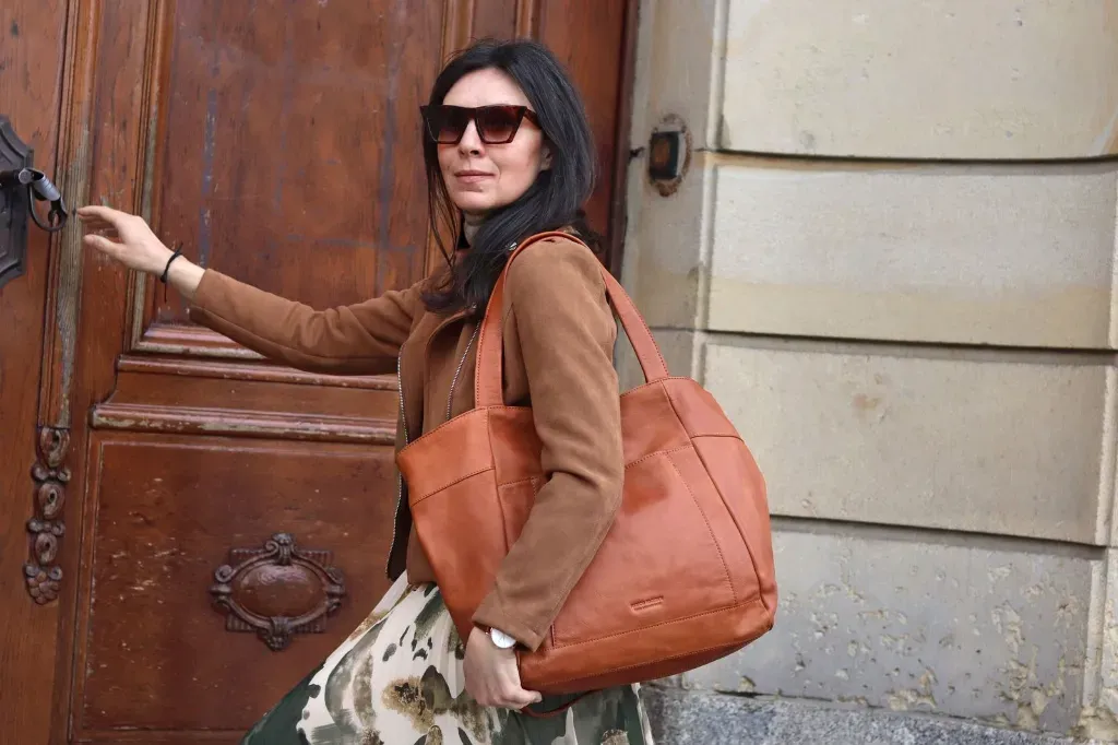 Dlaczego shopperka to must-have w kobiecej garderobie